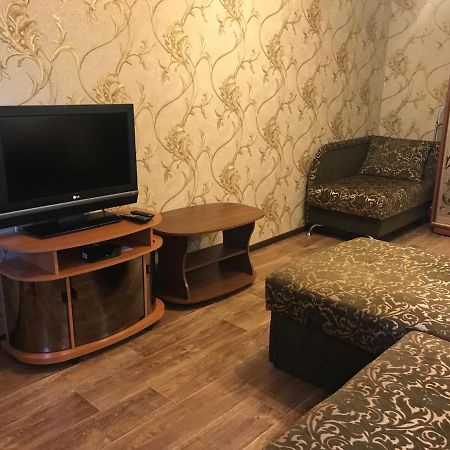 Затишна Однокімнатна Квартира 5 Хв Від Південного Вокзалу Kharkiv Bagian luar foto